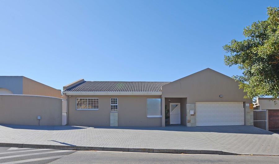 4 Bedroom Property for Sale in West Beach Western Cape